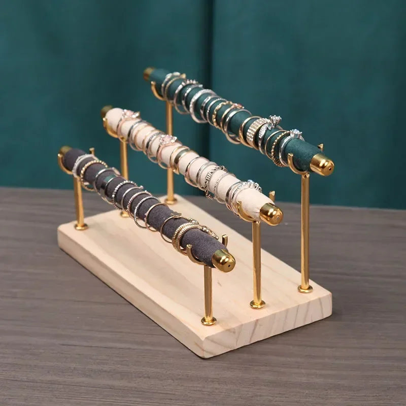 Présentoir à bagues multicouches à base en bois massif avec support de bague en bâton en éponge métallique amovible pour l’organisation du stockage des bijoux