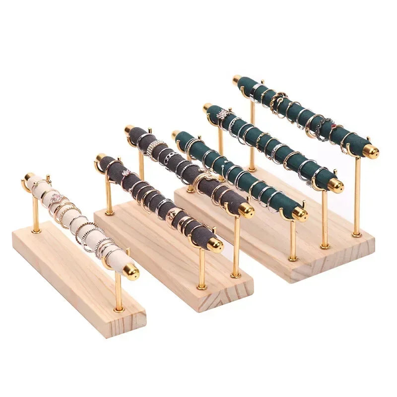 Présentoir à bagues multicouches à base en bois massif avec support de bague en bâton en éponge métallique amovible pour l’organisation du stockage des bijoux
